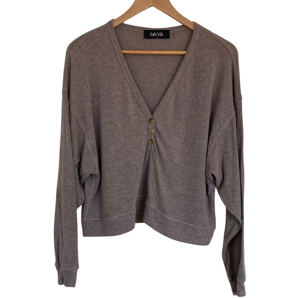 fab'rik Womens Pullover V Neck Long‎ Sleeve Taupe Shirt Size S Crop Boxy